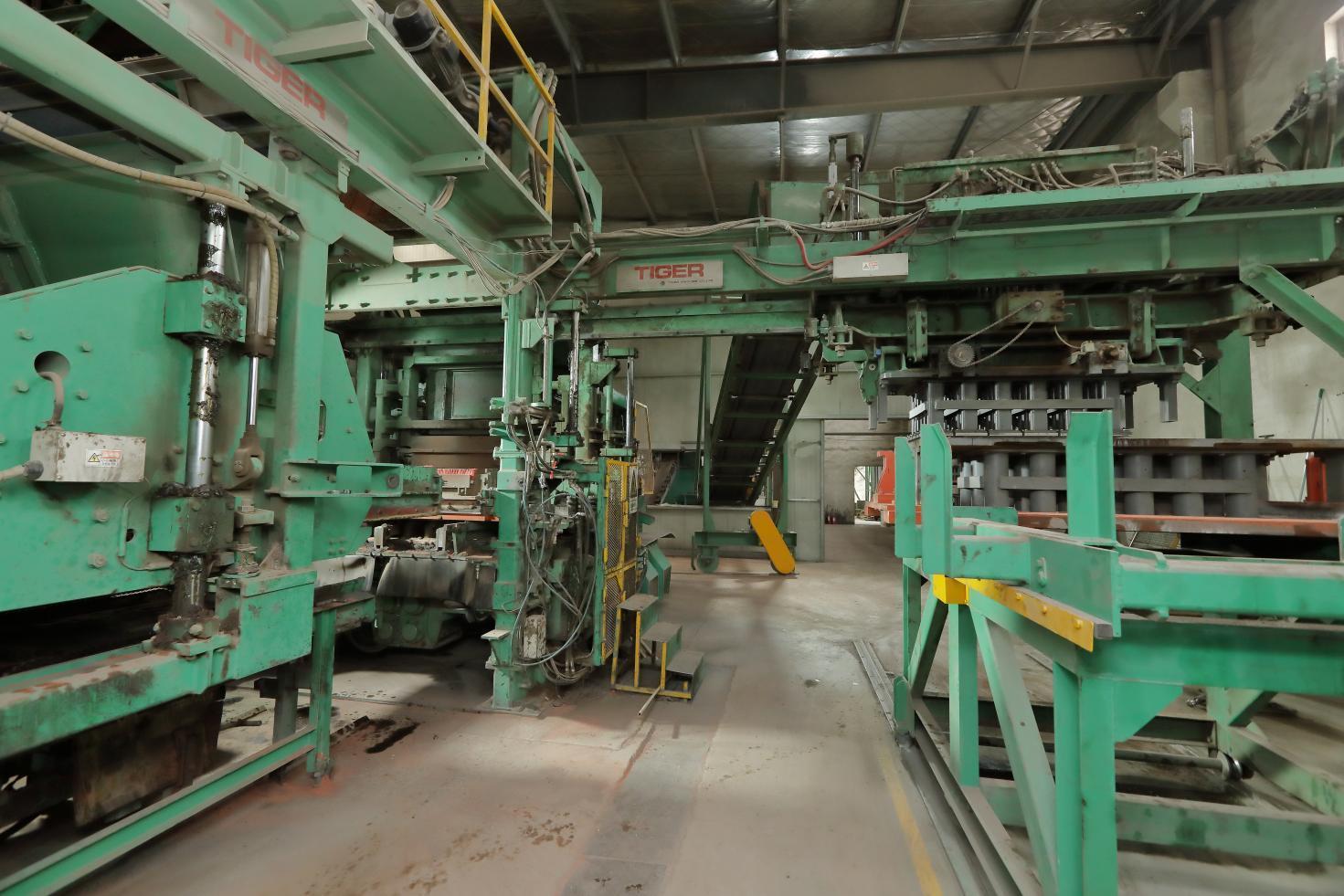 TIGER automated production equipment inside the Rongli workshop